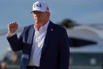 Trump annonce un report des droits de douane : nouvelles surtaxes sur plusieurs pays