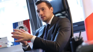 Jordan Bardella dénonce le harcèlement après la perquisition du Rassemblement National