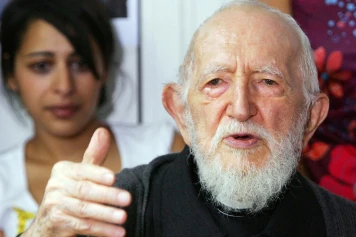 Révélations choc : Douze nouvelles accusations de violences sexuelles contre l'abbé Pierre