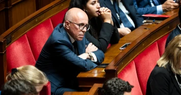 L'avenir incertain de l'Union des droites pour la République (UDR) après la démission de Brigitte Barèges