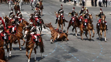 Défilé du 14 Juillet : Incidents et Engagement des Troupes Indonésiennes
