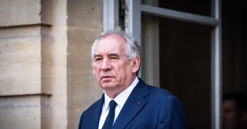 Défis économiques de François Bayrou : réduire le déficit public sans augmenter les impôts