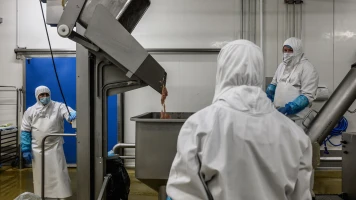 Tragique Accident Industriel à Vernon : Un Jeune Homme Décède Suite à un Incident avec un Hachoir à Viande