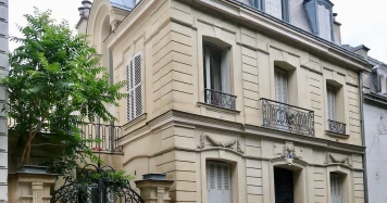 Sylvie Gouttebaron s'indigne contre la fermeture de la Maison des écrivains et de la littérature