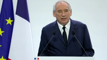 François Bayrou Propose de Supprimer Deux Jours Fériés : Les Implications pour l'Économie Française