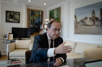 François Hollande Critique le Plan d'Économies de François Bayrou