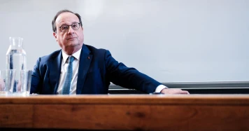 François Hollande critique le budget 2026 de François Bayrou : Vers une censure gouvernementale ?