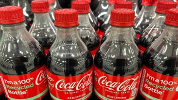 Coca-Cola remplace le sirop de maïs par du sucre de canne : Impact économique et soutien de Trump