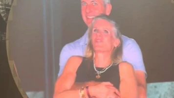 Incident Ambigu lors du Concert de Coldplay à Boston : Andy Byron et sa Collaboratrice Attirent l'Attention