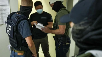 Arrestations de Demandeurs d'Asile à New York : Les Pratiques Controversées des Agents de la Sécurité Intérieure