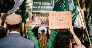 Manifestation à Paris : Pétition contre la loi Duplomb atteint 214 911 signatures