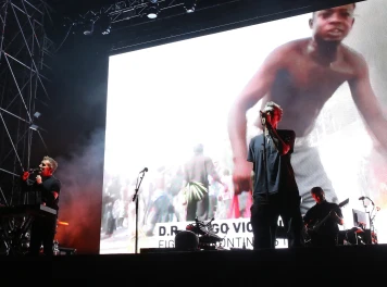 Massive Attack, Kneecap, Fontaines DC et Brian Eno unis contre la censure envers la Palestine et Gaza