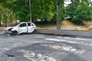 A Limoges, une centaine d’individus ont attaqué des véhicules dans la nuit de vendredi à samedi