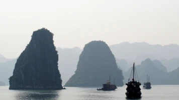 Naufrage Tragique dans la Baie d'Halong : Au Moins 34 Morts et Plusieurs Disparus