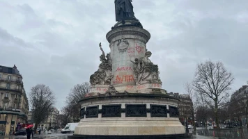 Rassemblement Soufi Mouride à la Place de la République : Célébration Culturelle sous Surveillance