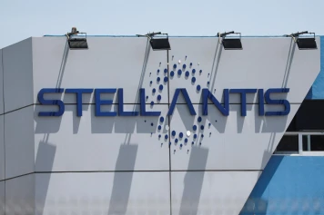 Stellantis en crise : pertes nettes de 2,3 milliards d'euros au premier semestre 2025