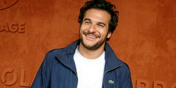Amir aux Francofolies de Spa : Un Concert entre Dialogue et Controverse