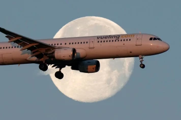 Expulsion controversée d’adolescents juifs français d’un vol Vueling à Valence : accusations et plaintes en débat