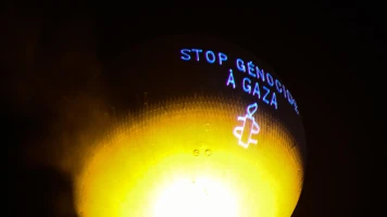 Message Pirate Sur La Vasque Olympique : Amnesty International Appelle à L'Action