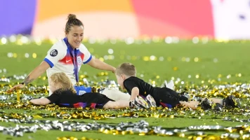 Euro Féminin 2025 : Lucy Bronze et Esme Morgan, des championnes au parcours chaotique