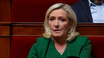 Marine Le Pen critique l'accord Trump von der Leyen : enjeux de souveraineté et réactions politiques