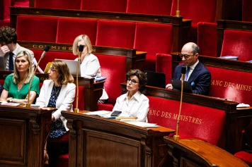 Michel Barnier face à Rachida Dati : enjeux des législatives partielles à Paris