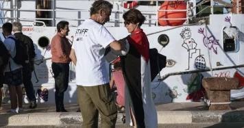 «Ils prenaient un malin plaisir à nous provoquer» : arrêtée à bord du «Handala» en route pour Gaza, la députée Gabrielle Cathala témoigne