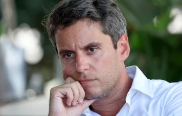 Réseaux sociaux interdits aux moins de 15 ans : Gabriel Attal appelle l’exécutif à un référendum
