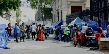 La Ville de Paris annonce la « mise à l’abri » de 250 personnes, migrantes pour la plupart, qui étaient installées sur le parvis de la mairie de Paris Centre