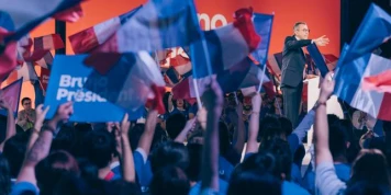 Présidentielle 2027 : « Il faudra rester attentif au risque de financement de certains candidats par des puissances étrangères ou par des intérêts privés »