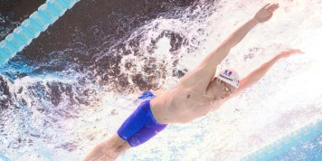 Léon Marchand s’offre, sur le 200 m papillon, le premier titre européen individuel de sa carrière
