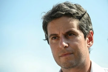 Réseaux sociaux interdits aux moins de 15 ans : Gabriel Attal réclame un référendum