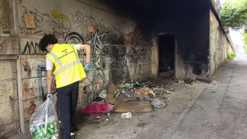 Villeneuve-Saint-Georges : pour payer leur permis de conduire, des jeunes nettoient les berges de la Seine