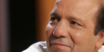 Mehdi Charef, écrivain et cinéaste connu pour « Le Thé au harem d’Archimède », est mort à 73 ans