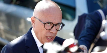 A Nice, Eric Ciotti assouplit la réglementation pour les locations touristiques de type Airbnb ; la gauche dénonce « un scandale »