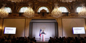 Stellantis va investir un milliard d’euros pour relancer son usine de Mulhouse dans l’électrique, annonce Emmanuel Macron