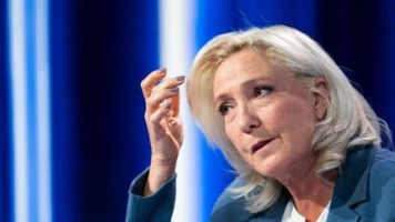 Présidentielle 2027 : même éligible, Marine Le Pen juge qu'il n'est "pas possible" de faire campagne avec un bracelet électronique