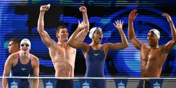 Le relais français sacré champion d’Europe du 4 × 100 m quatre nages mixte, premier titre pour la délégation tricolore