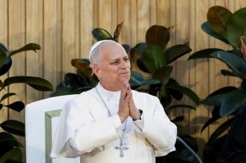 À Madrid, le pape Léon XIV fustige le populisme et l’extrême droite