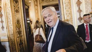 "Votre CV est incompatible avec la fonction" : pourquoi la nomination du sénateur LR François-Noël Buffet au poste de Défenseur des droits, entérinée par le Parlement, fait polémique