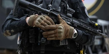 Présomption de légitime défense des forces de l’ordre : « Celui qui détient le pouvoir de tirer avec une arme à feu doit, lorsqu’il l’exerce, en rendre compte devant la justice »