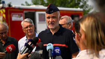 "On nous fait un procès injuste" : le chef des pompiers de Gironde dément avoir "abandonné" Le Porge, village dont des habitants estiment avoir été "sacrifiés" face au mégafeu