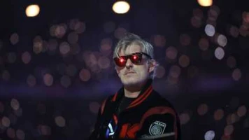 Le DJ français Kavinsky, connu pour son titre "Nightcall", a été retrouvé mort à son domicile