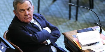 Francis Szpiner, avocat et ex-maire du 16ᵉ arrondissement de Paris, mis en examen pour « corruption passive »