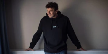 Patrick Bruel mis en examen pour viol, tentative de viol, agression sexuelle et harcèlement sexuel, et placé sous contrôle judiciaire