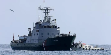 Frontex continue sa mission en Grèce, malgré de graves violations des droits des migrants