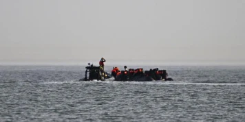 Au Royaume-Uni, deux hommes condamnés à au moins deux ans de prison pour mise en danger de migrants dans la Manche