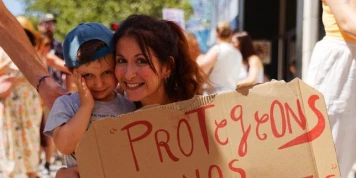 « Il faut qu’il y ait un sursaut » : dans le cortège parisien de lutte contre les violences sexuelles, l’urgence d’un changement