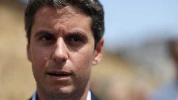 Présidentielle 2027 : Gabriel Attal occupe le terrain cet été, au risque de s'exposer aux critiques