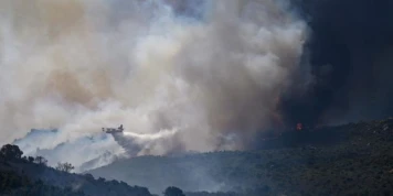 Incendies : près de 1 400 hectares brûlés dans les Pyrénées-Orientales, 300 hectares dans la Drôme